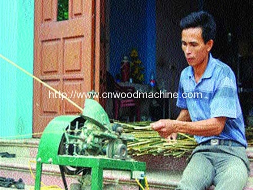 VietNamNet Bridge – Bui Van Du's machine to split bamboo not only enriched the inventor; it also raised earnings for his fellow villagers.