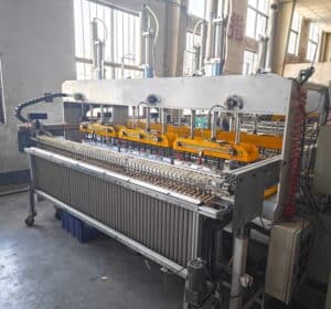 Full-Automatic-Disposable-Wooden-Cutlery-Pressing-Shape-Forming-Machine-for-Sale