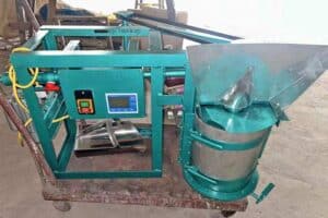 Chalk-Material-Feeding-Device-for-Chalk-Making-Machine-Mold