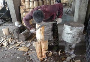 Manual-Peeling-The-Steam-Cooked-Wooden-Log-for-Ice-Cream-Stick-Production-line